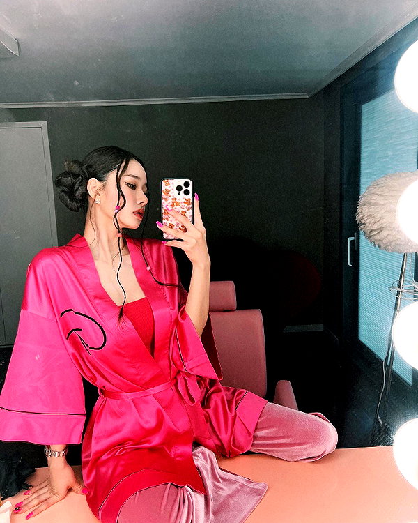 dear.zia instagram image archive image