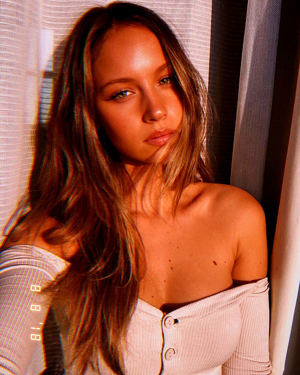 olivia.mathers instagram image archive image
