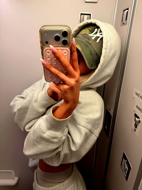 sophiecharlotth instagram image archive image