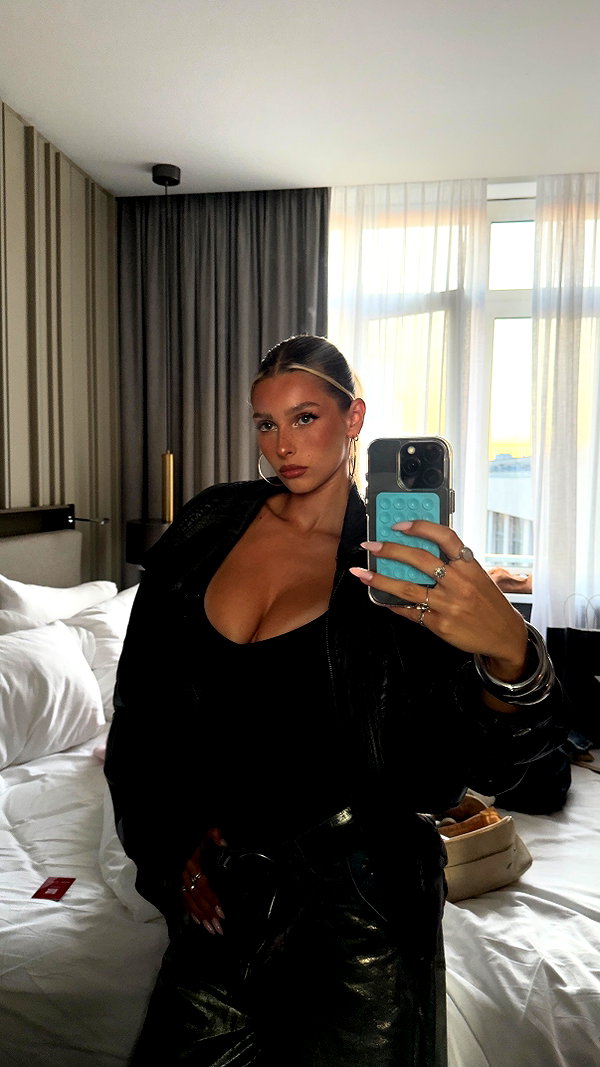 ella_netzer8 instagram image archive image