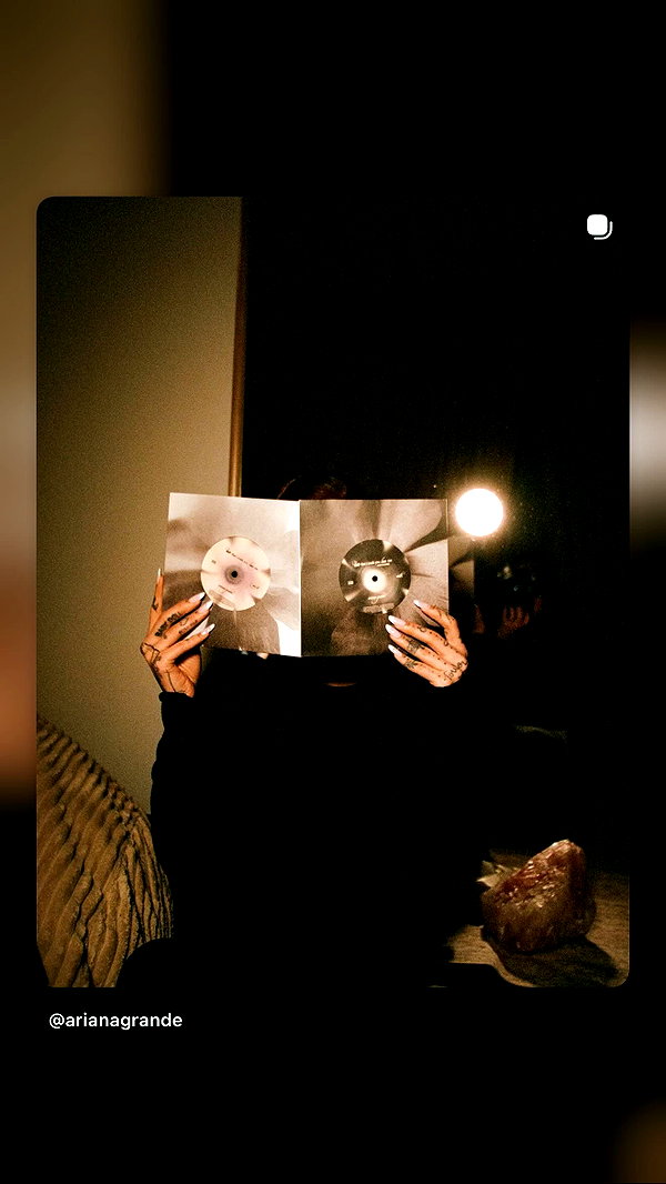 arianagrande instagram image archive image