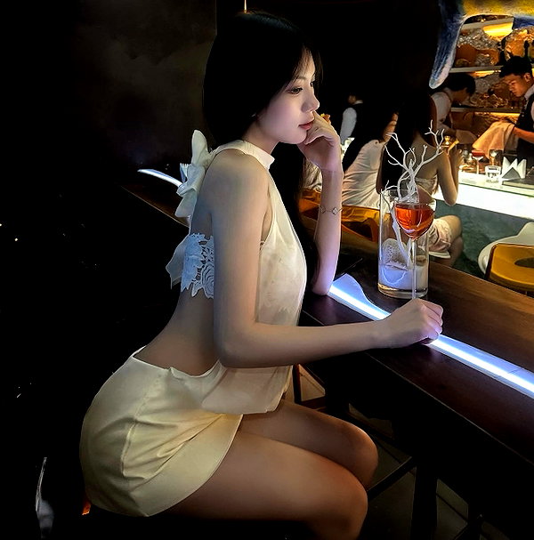 lyhythuedoxinh instagram image archive image
