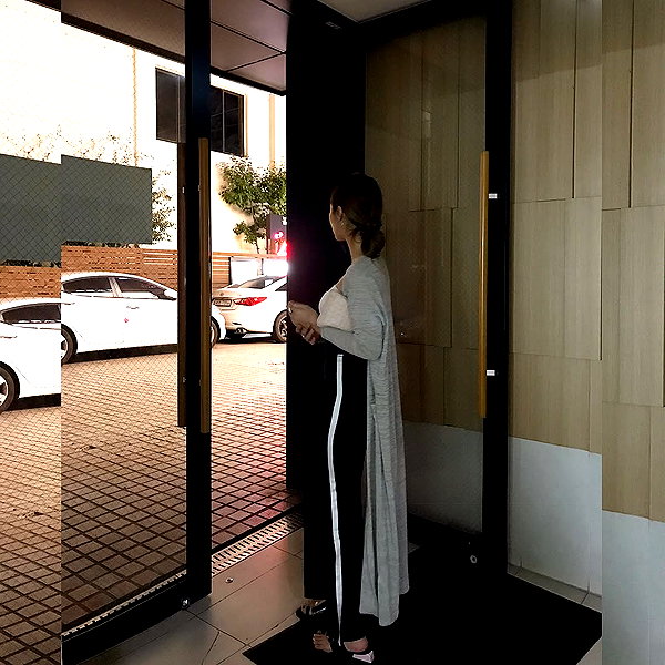 Archived image from @heroineseen on Instagram
