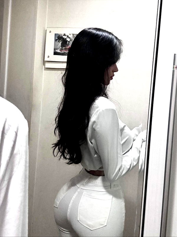 Archived image from @owol.xx on Instagram