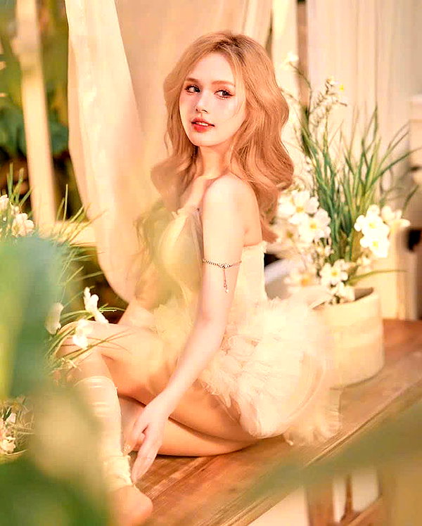 lyhythuedoxinh instagram image archive image