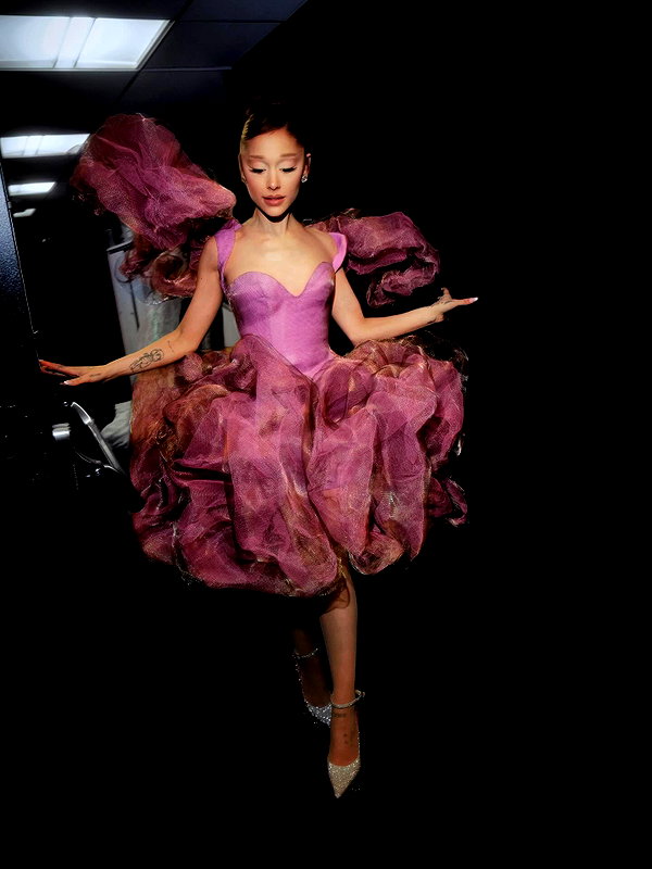 arianagrande instagram image archive image