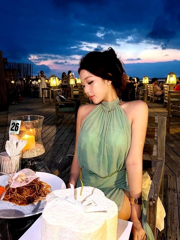 lyhythuedoxinh instagram image archive image