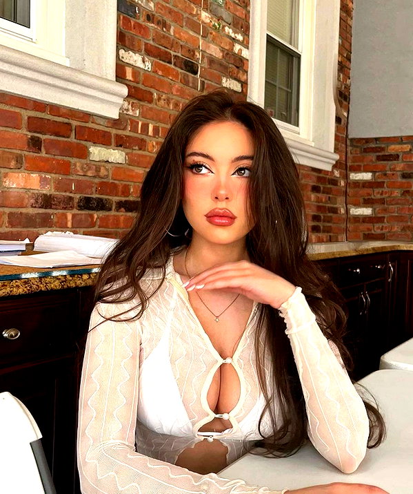baddiesessence instagram image archive image