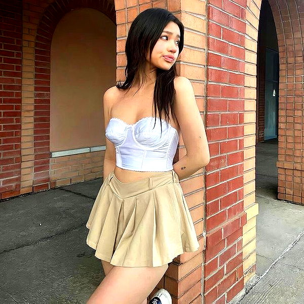 baddiesessence instagram image archive image