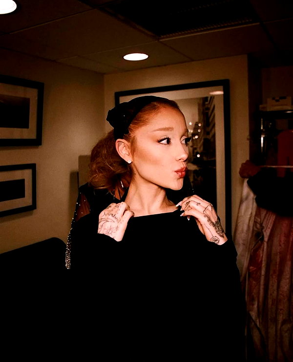 arianagrande instagram image archive image