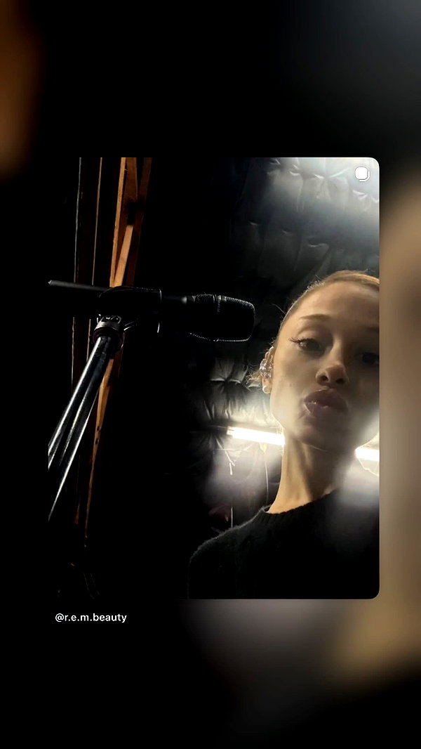 arianagrande instagram image archive image