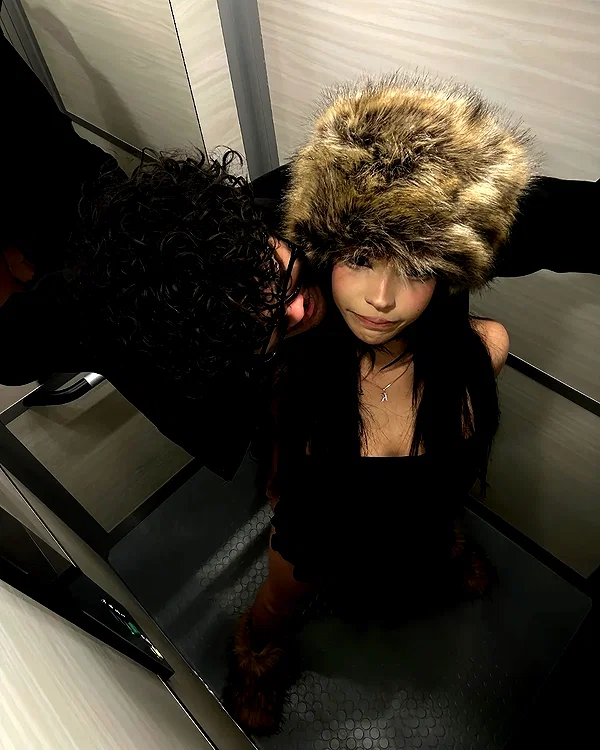 chica.niebla instagram image archive image
