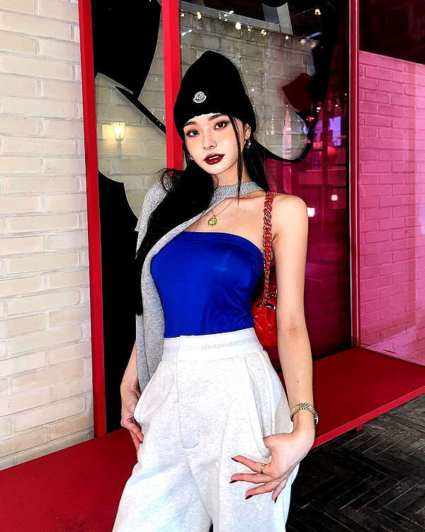 dear.zia instagram image archive image