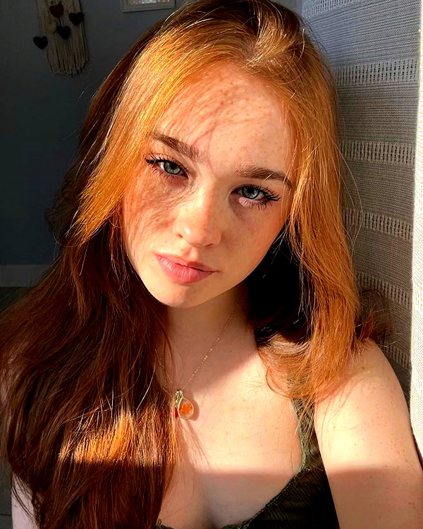 baddiesessence instagram image archive image