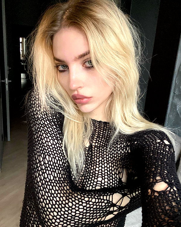 anya4everr instagram image archive image