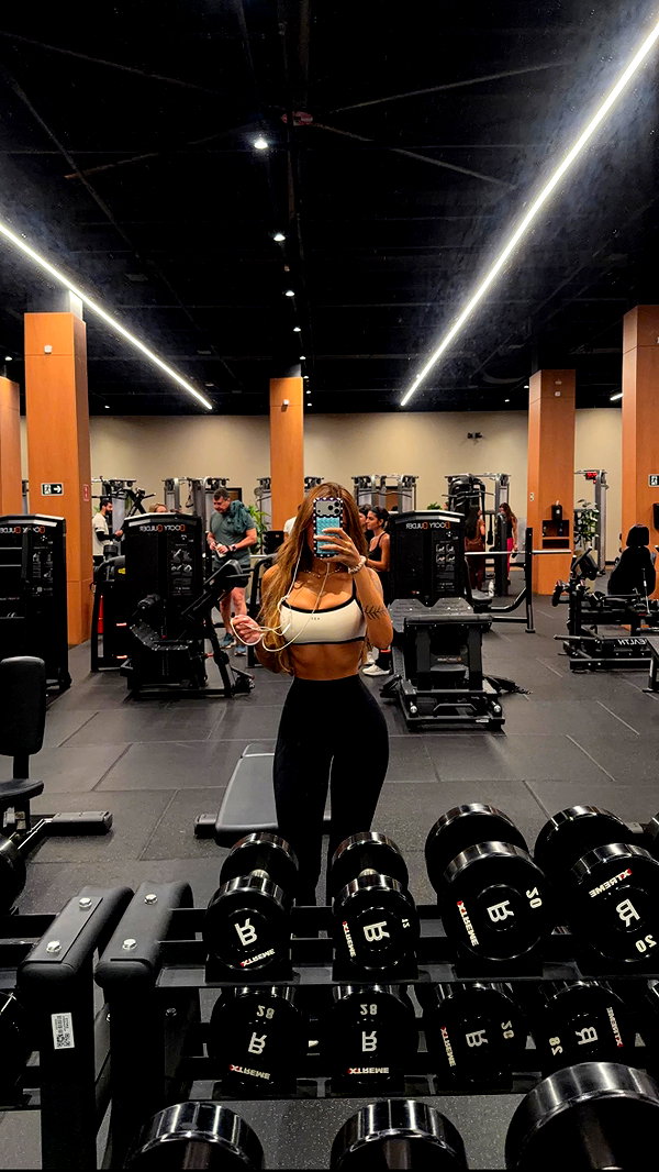 Archived image from @gabimfmoura on Instagram
