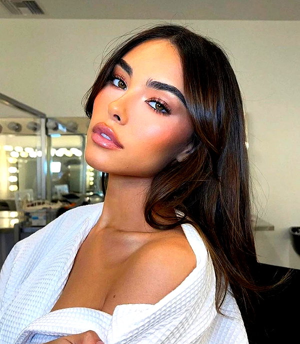 baddiesessence instagram image archive image