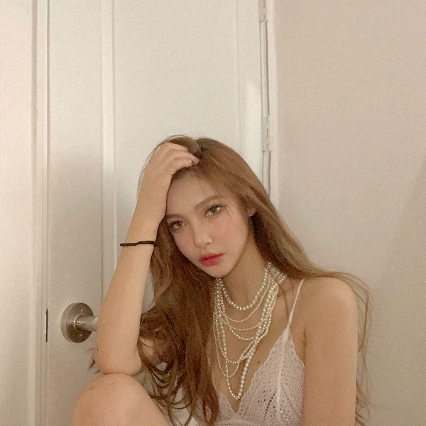 Archived image from @heroineseen on Instagram