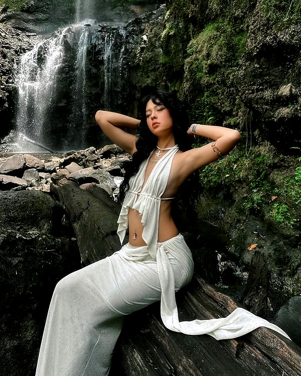 lyhythuedoxinh instagram image archive image