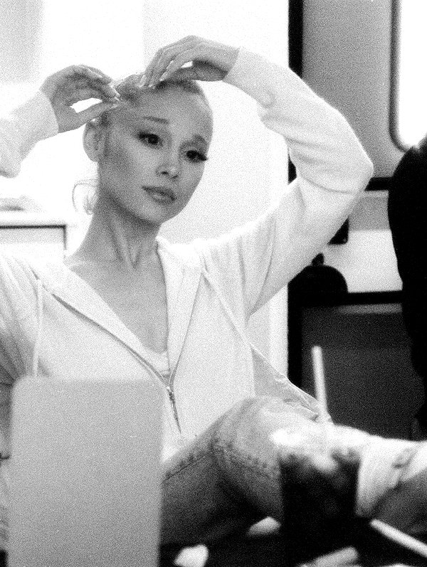 arianagrande instagram image archive image