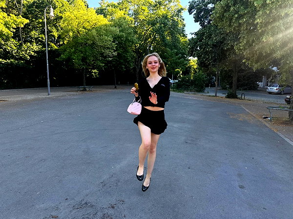 leni.bahr instagram image archive image