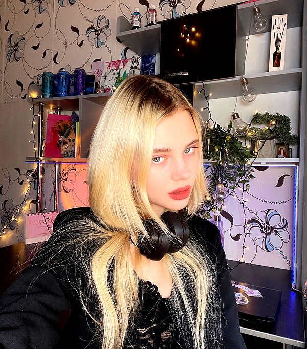 alisen.mari instagram image archive image