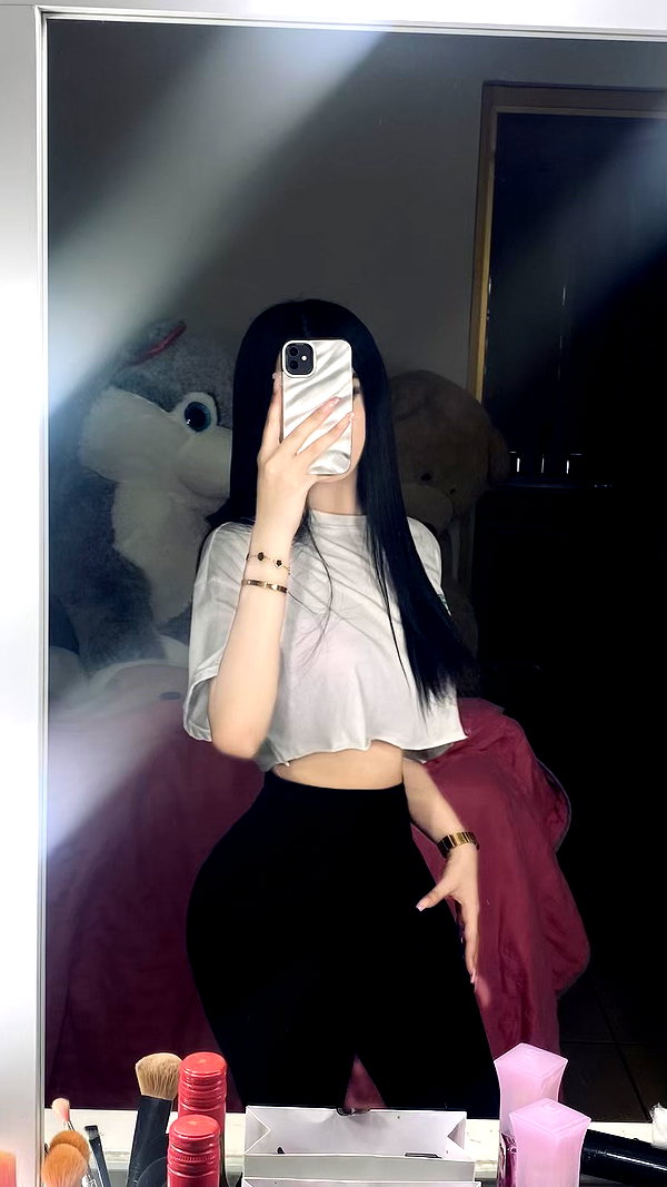 lesliesancheezz instagram image archive image