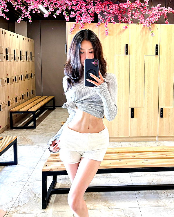 indra0102_ instagram image archive image