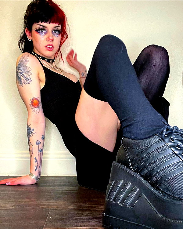 yeahimcaroline instagram image archive image
