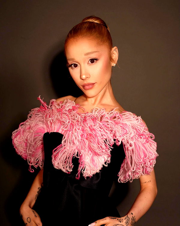 arianagrande instagram image archive image