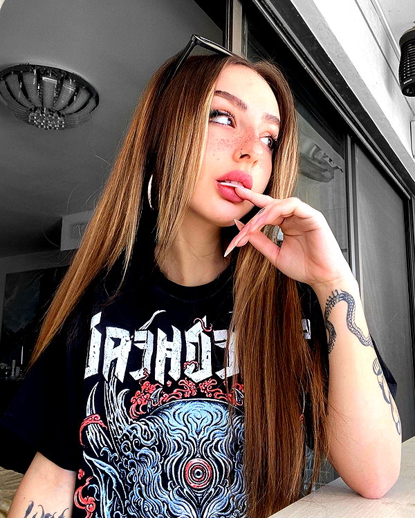 karin_orhov instagram image archive image