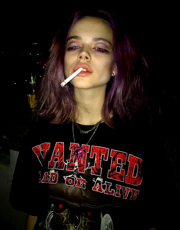 chica.niebla instagram image archive image