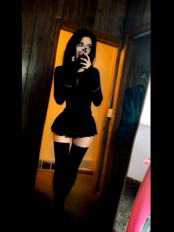 nofrwutamievendoinghere instagram image archive image