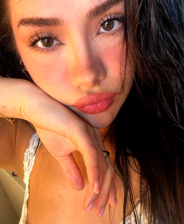 baddiesessence instagram image archive image
