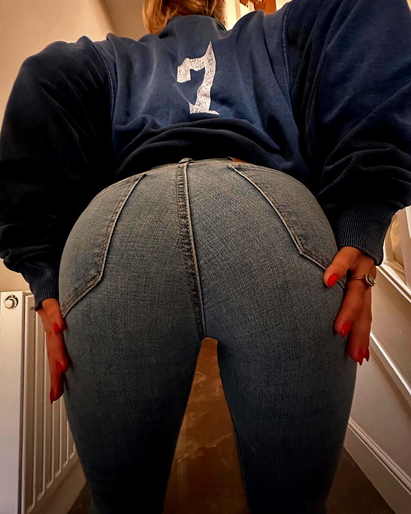 rhiannonbluee instagram image archive image