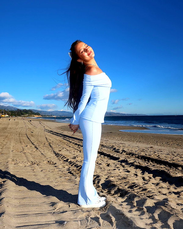 ellianawalmsley instagram image archive image
