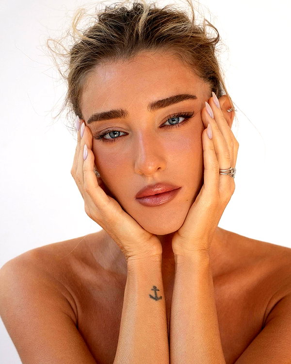 annezivi instagram image archive image