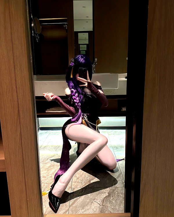 gallery_cosplayer instagram image archive image