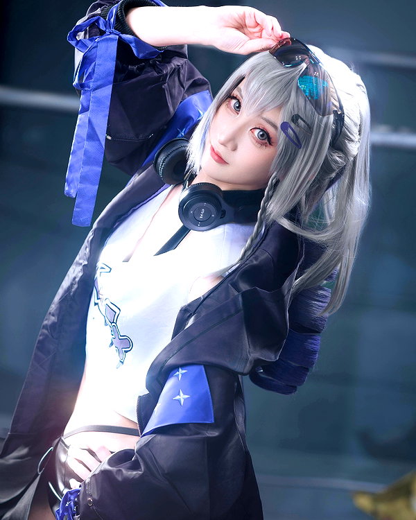 miee_cos instagram image archive image