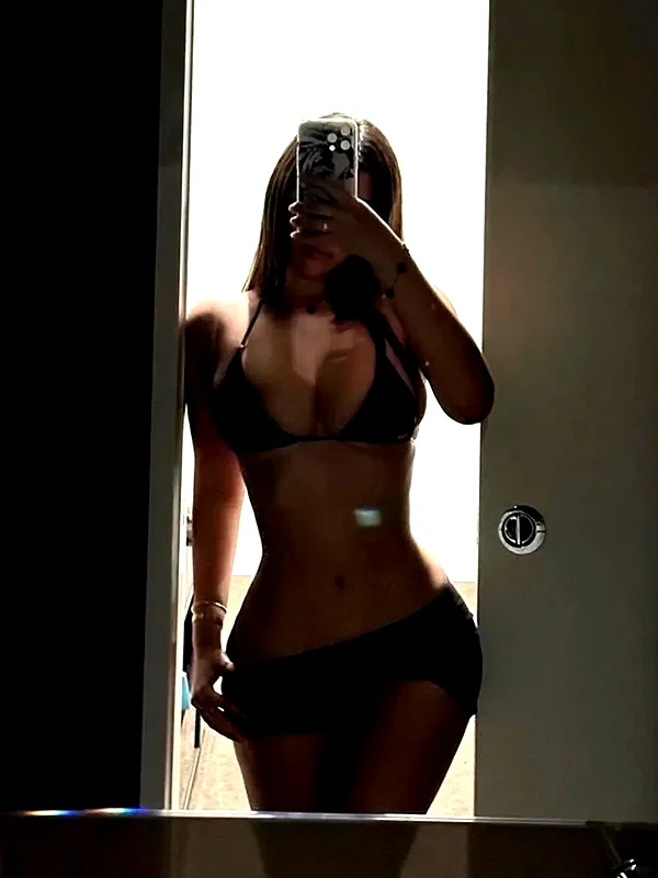 chica.niebla instagram image archive image