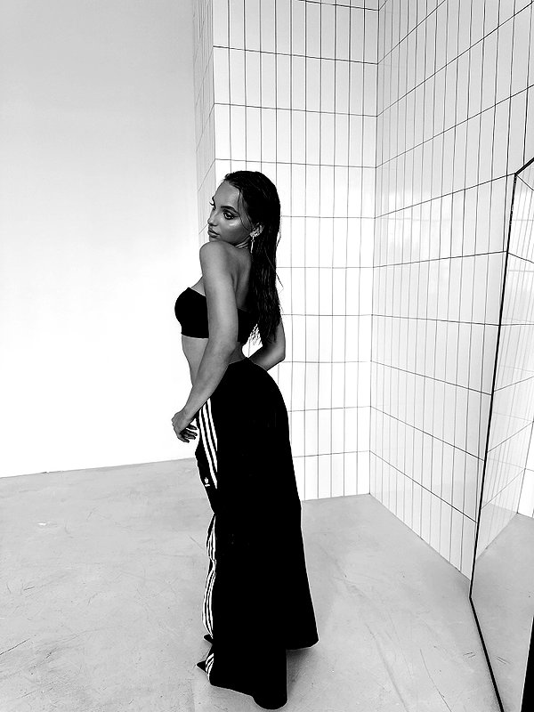 ariana_vomi instagram image archive image
