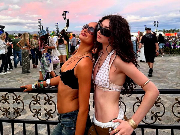 elizabrowne_ instagram image archive image