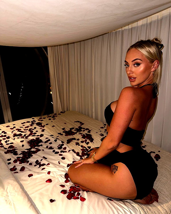 rhiannonbluee instagram image archive image