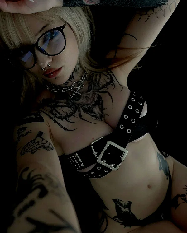 chica.niebla instagram image archive image