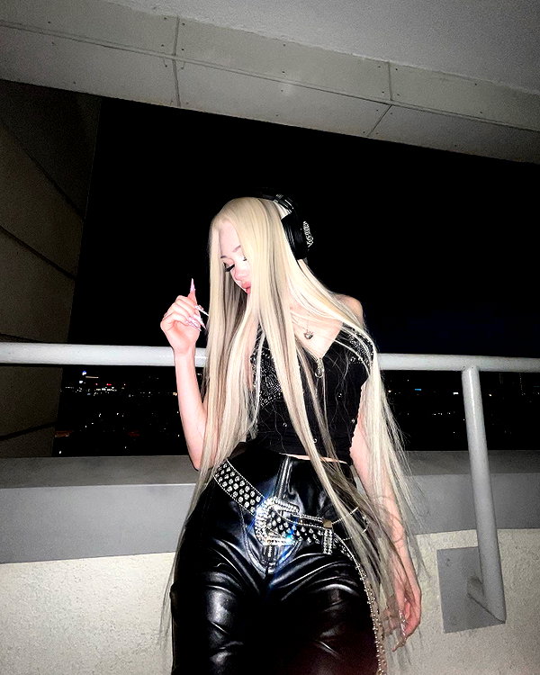 vik4au instagram image archive image