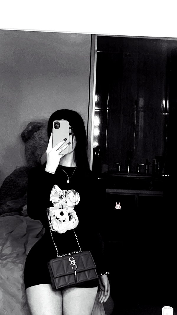 lesliesancheezz instagram image archive image