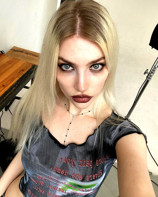 anya4everr instagram image archive image