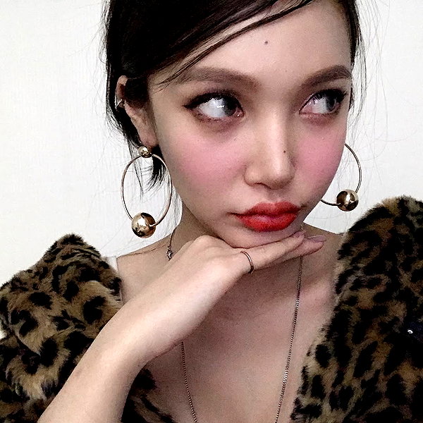 Archived image from @heroineseen on Instagram