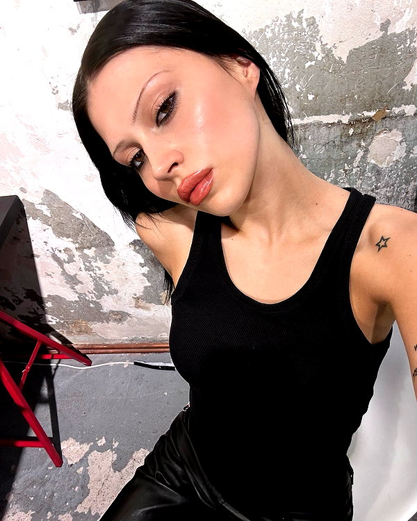 karolinaawasik instagram image archive image