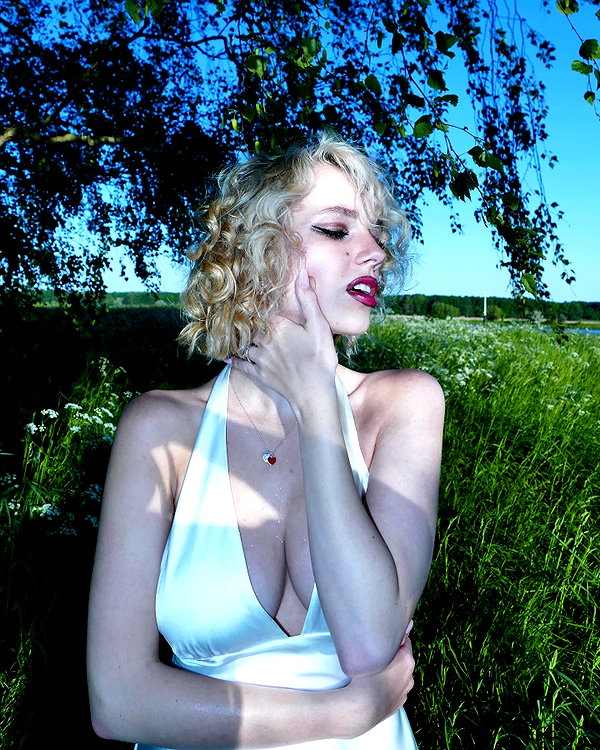 leni.bahr instagram image archive image